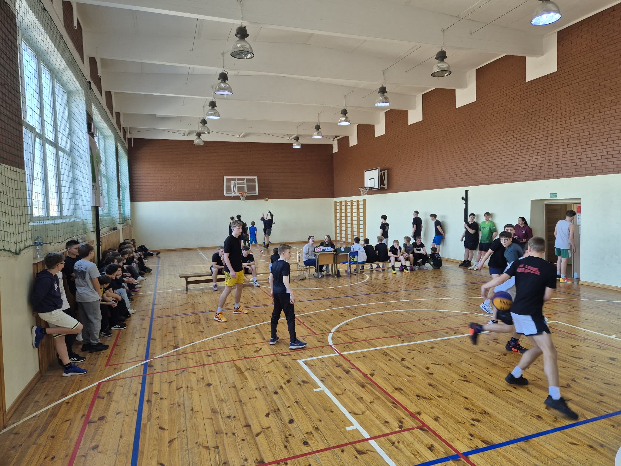 Raudondvario gimnazijoje vyko kasmetinis 3x3 krepšinio turnyras, skirtas Kovo 11-ajai paminėti.